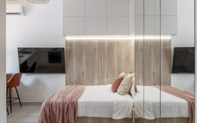 Modern & Bright Studio on Amzei Square