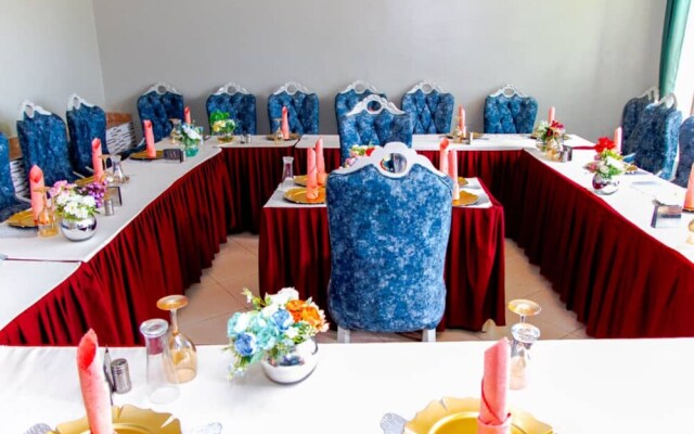 D'lykerz Hotel
