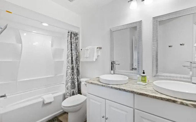 St Thomas Square MOA