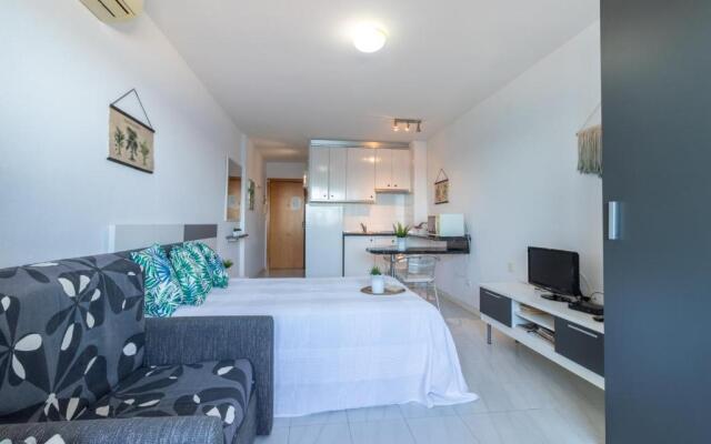 1810- Estudio agradable delante del mar