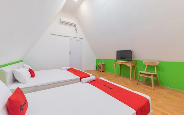 RedDoorz Syariah Plus Near Sukabumi Station