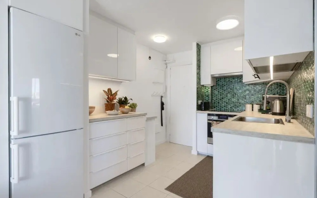 Central Apartment With Seaview Terrace and Pool