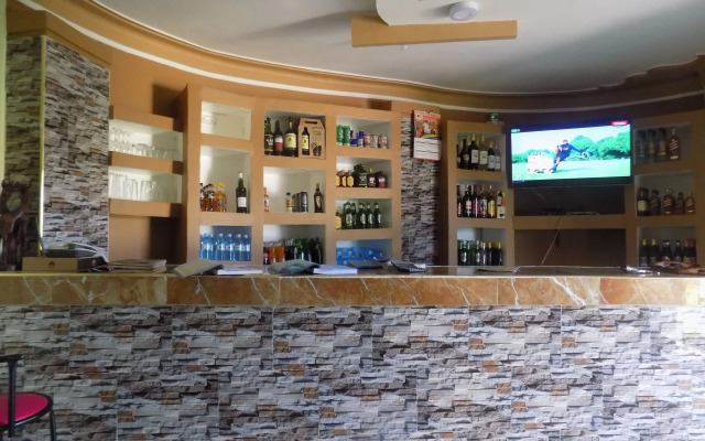 Deluxe Hotel - Ishaka