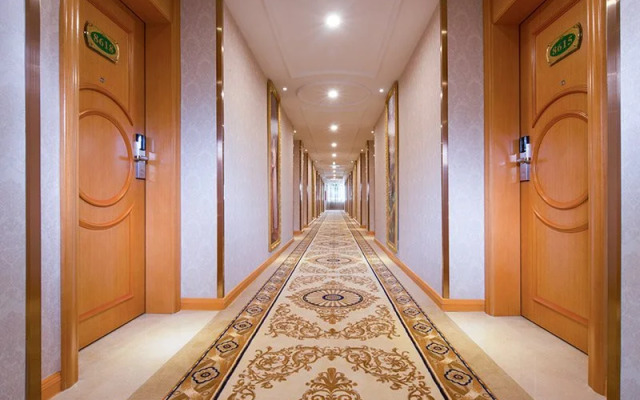 Vienna Hotel Shenzhen Dalang Clothing Base