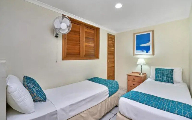 Comfort Inn - Suites Trinity Beach Club