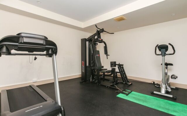 City Centre Apartment with Mountain View