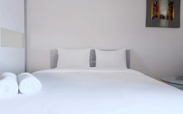 Comfy Studio Room @ Oasis Apartment By Travelio