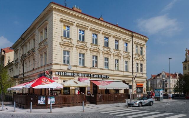 Bright Prague Castle Apartments