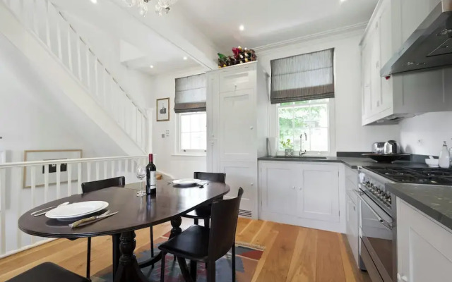St Anns Road by Onefinestay