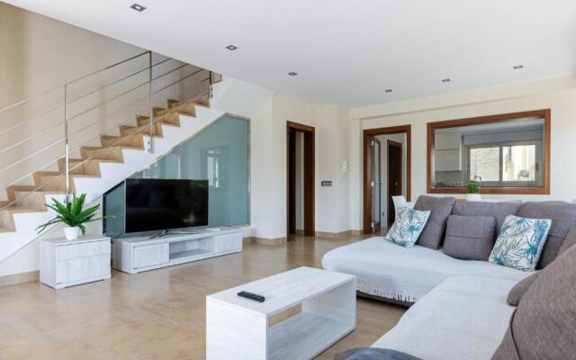 YourHouse Antonia, sea view house with terrace