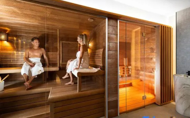 Three Corners Avenue Hotel