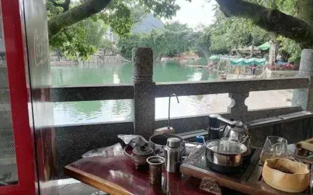 Yangshuo Banxian Bieyuan Homestay (Yulonghe Bamboo Rafting Yulongqiao Wharf Branch)