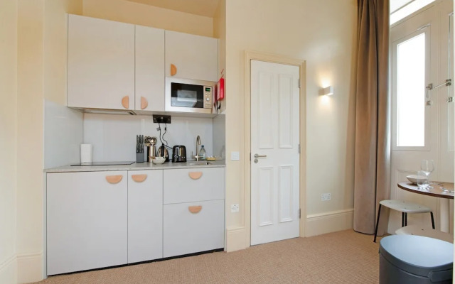 Superb Studio Apartment With Garden Views Near Camden