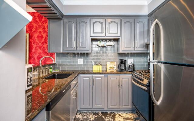 ATL Downtown Condo with Free Parking