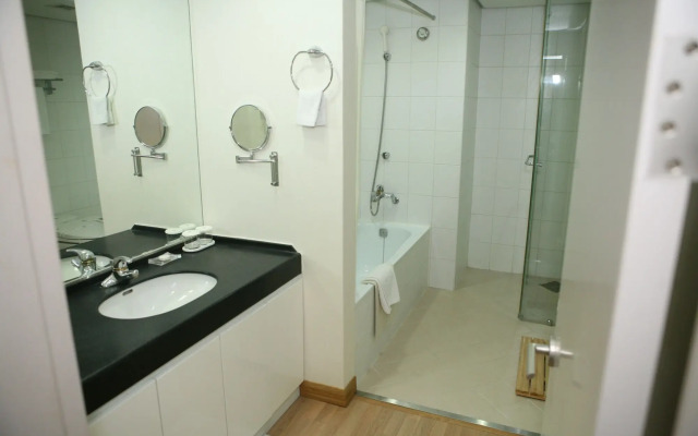 Gumi Century Hotel