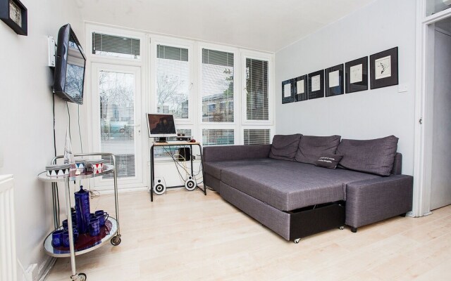 Stylish Flat 4 Min Walk From London Bridge Station