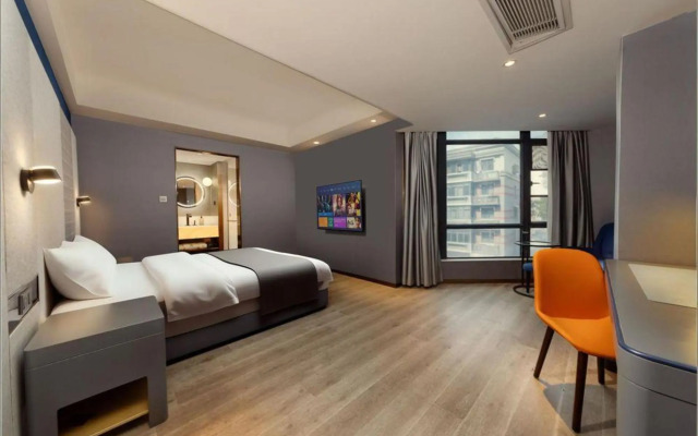 Lanou Hotel (Nanchang tengwangge bayigan subway station store)