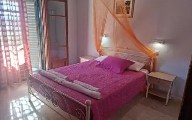 Feakes Apartments