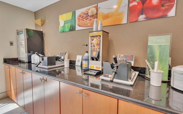Quality Inn near Six Flags Discovery Kingdom - Napa Valley