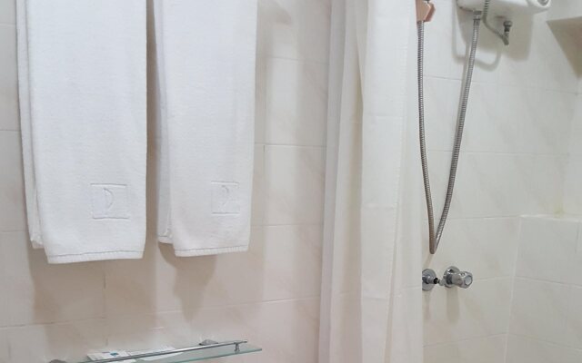 Roxas President's Inn