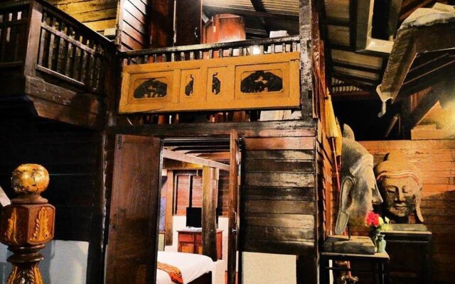 Boon Home Stay Arts and Crafts