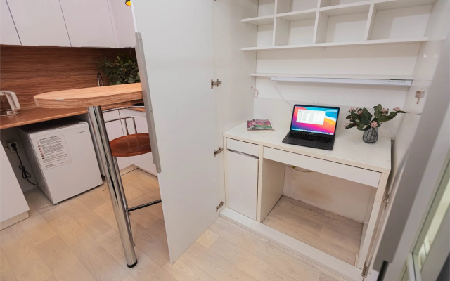 AHause на Малышева 42а