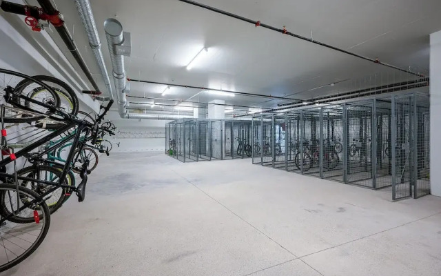 AQUA Corner Unit w Amazing View 614