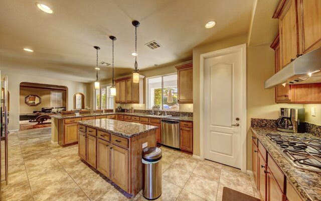 Apple Court - Four Bedroom Home