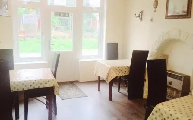 Elston Guest House