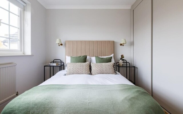 The Wycombe House - Inviting 5bdr House With Garden