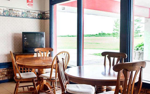 Econo Lodge West Liberty