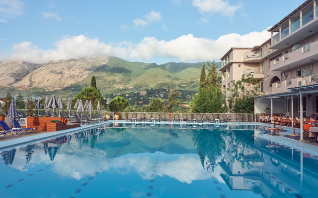Koukounaria Hotel & Suites