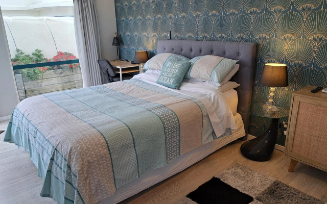 26A On Sunbrae 40 inch smart TV ensuite near beach free wifi – Guest Rooms – Tauranga