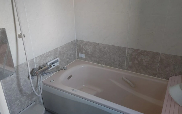 Awaji Tourist Trophy House Hostel