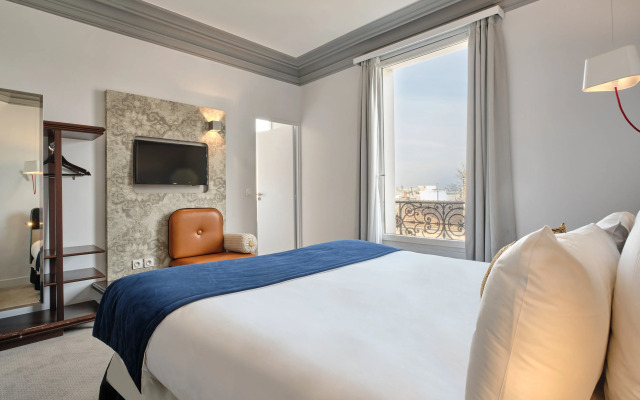 Hotel Atrium by HappyCulture