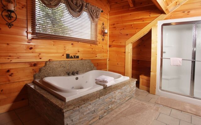 Serenity Mountain Pool Lodge - Nine Bedroom Cabin