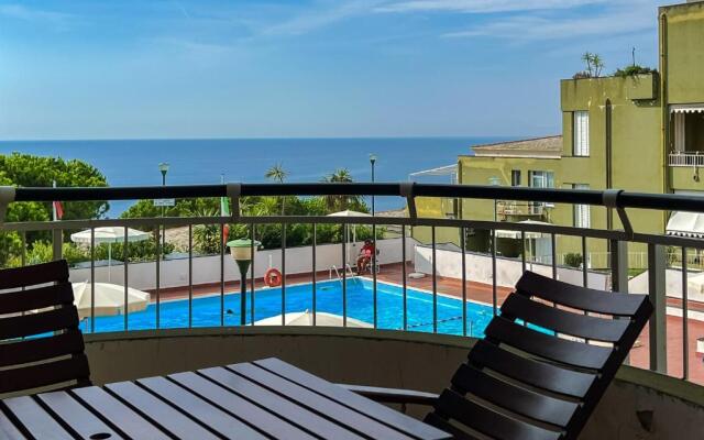 Appartamento in pineta con vista mare e piscina