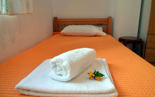 Manos Apartments