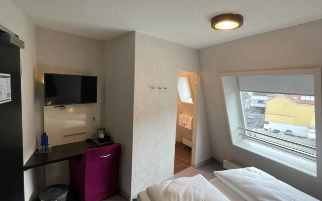 The Guesthouse by the Hey Hotel