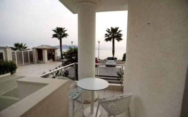 Beachfront Sion Sarande Apartment B
