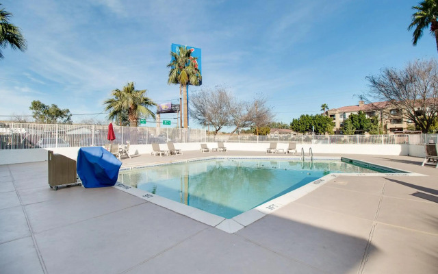 Motel 6 Phoenix East