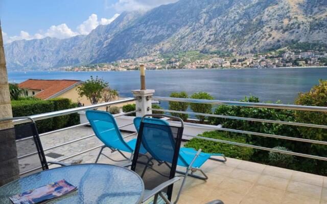 ChillOut apartment in Kotor Bay