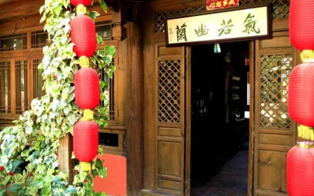 Floral Hotel Flower Fence Lijiang