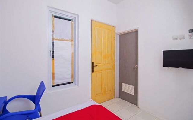 RedDoorz near STAN