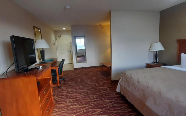 Quality Inn & Suites Grants - I-40
