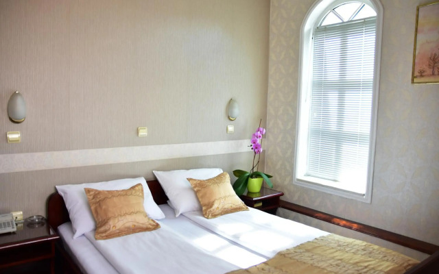 Hotel Lav