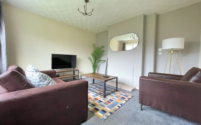 6 Person Spacious Home with Garden