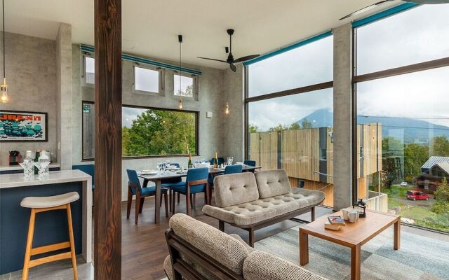 Off Piste Chalet by H2 Life