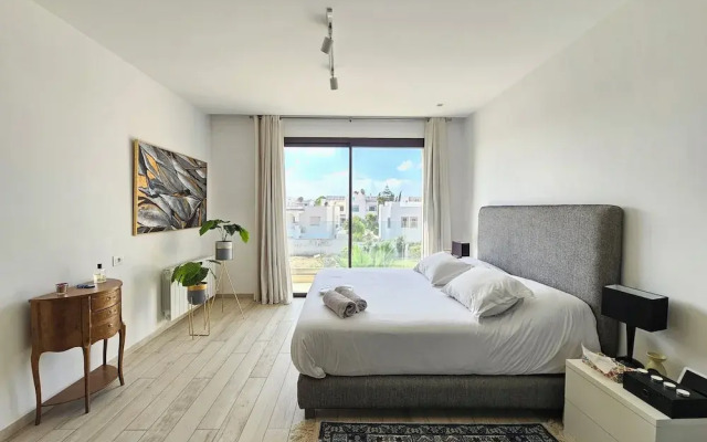 Stylish Luxe House with Garden Marsa