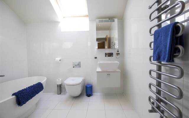 Deluxe Modern House - DHH